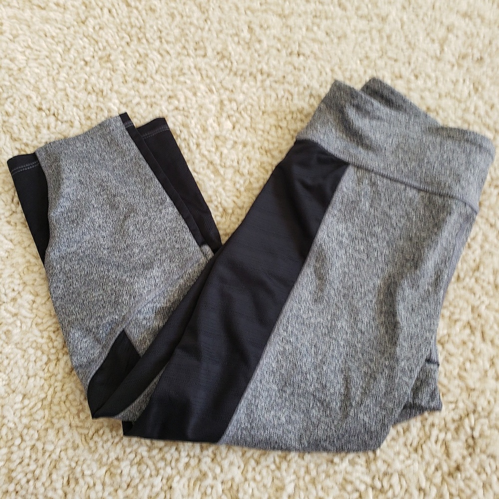 BLACK AND GRAY FOREVER 21 WORKOUT CAPRI PANTS